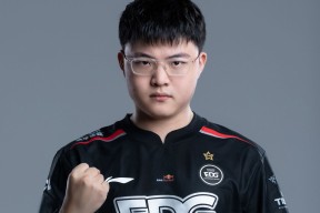 Uzi新星败北表现突出，FPX前途光明！的简单介绍